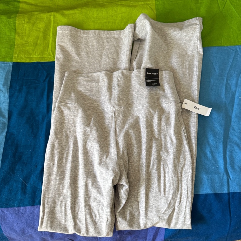 Aritzia TNA Light Gray High-Rise flare leggings